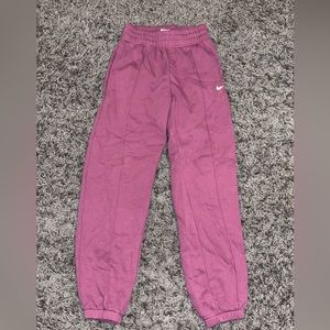 Nike Sportswear Essential Collection sweatpants